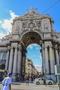 Lisbona, Arco da rua agusta - Quelli con la valigia