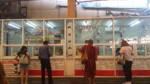 Biglietteria stazione bus per Amphawa Quelli con la Valigia